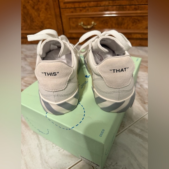 Off-White - Picture 2 of 3